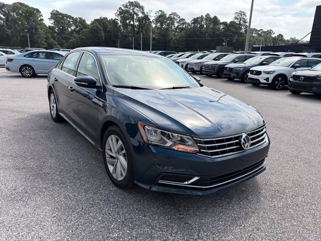 Used 2018 Volkswagen Passat 2.0T SE FWD image 2