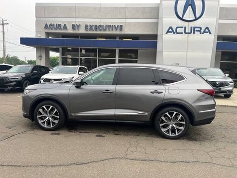 Used 2023 Acura MDX SH-AWD w/ Technology Package image 4