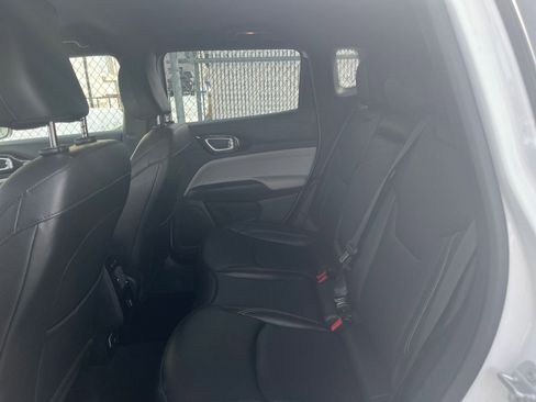 Used 2025 Jeep Compass Limited image 27