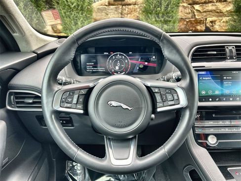 Used 2020 Jaguar F-PACE Prestige image 24
