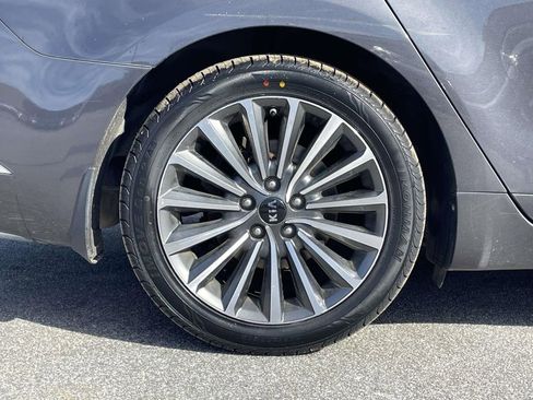 Used 2018 Kia Cadenza Premium image 31