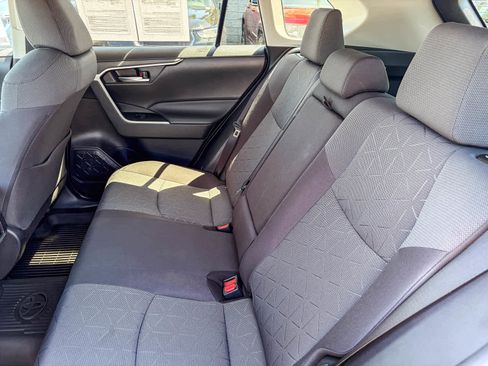 Used 2020 Toyota RAV4 XLE w/ Convenience Package AWD/4WD image 18