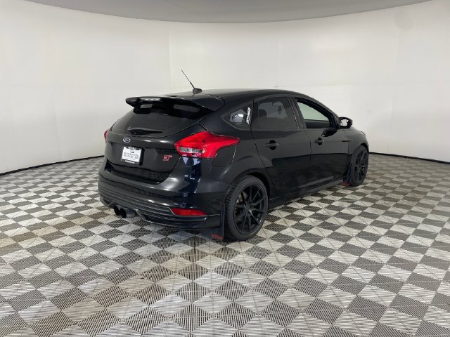 Used 2017 Ford Focus ST w/ Equipment Group 402A FWD image 18