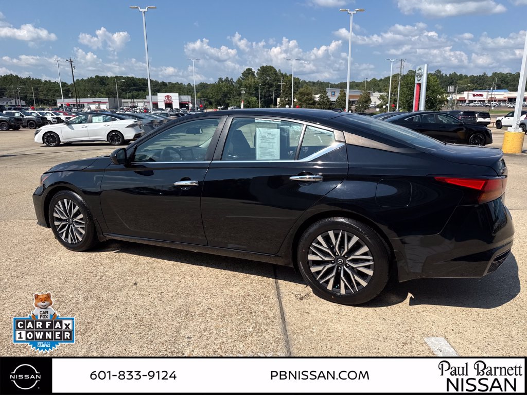 Used 2024 Nissan Altima 2.5 SV FWD image 15