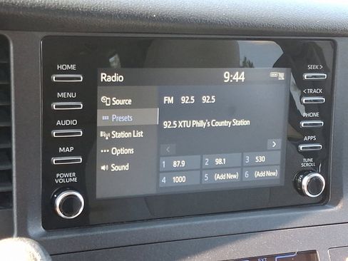 Used 2019 Toyota Sienna L image 17