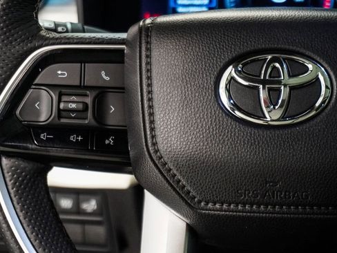 Used 2025 Toyota Sequoia Capstone AWD/4WD image 19