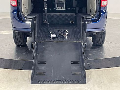 Used 2017 Dodge Grand Caravan SE w/ Power Window Group FWD image 9