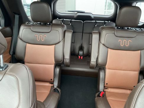 Used 2024 Ford Explorer King Ranch w/ Technology Package image 21