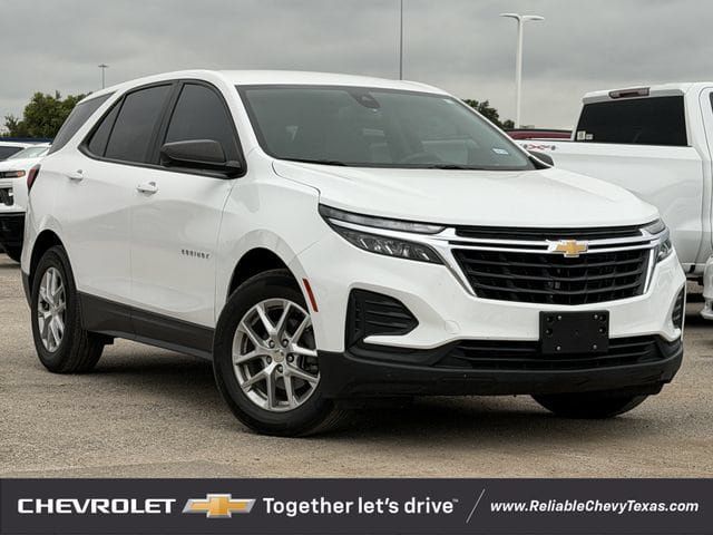 Used 2024 Chevrolet Equinox LS w/ Driver Confidence II Package FWD image 2