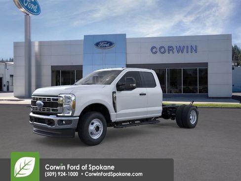 New 2026 Ford F350 XL w/ XL Chrome Package AWD/4WD image 3