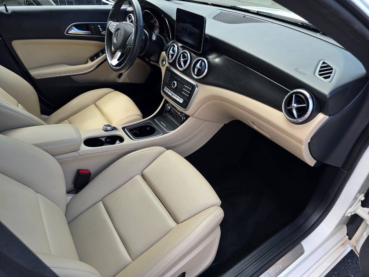 Used 2019 Mercedes-Benz CLA 250 4MATIC image 27