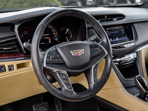 Used 2017 Cadillac XT5 Luxury w/ Driver Awareness Package FWD image 13