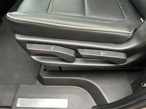 Used 2021 Chevrolet Tahoe Premier w/ Premium Package image 12