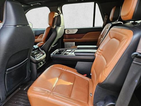 Used 2020 Lincoln Navigator Reserve w/ Luxury Package image 19