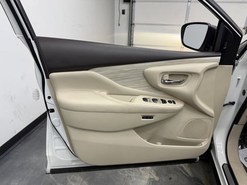 Used 2017 Nissan Murano Platinum image 10