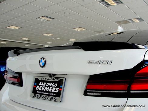 Used 2022 BMW 540i w/ M Sport Package image 10