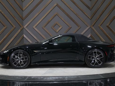 Used 2022 Aston Martin V8 Vantage image 3