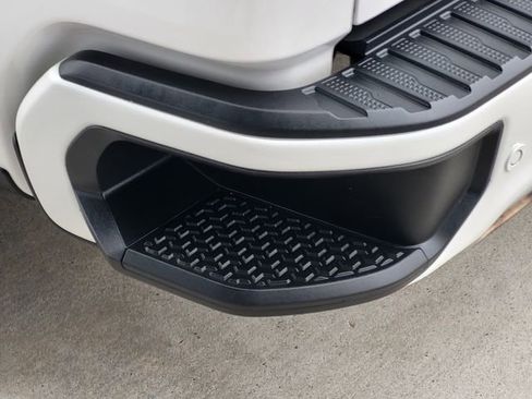 Used 2022 Chevrolet Silverado 1500 High Country w/ Z71 Off-Road Package image 11