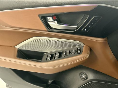 Used 2023 Acura MDX SH-AWD w/ Technology Package image 11