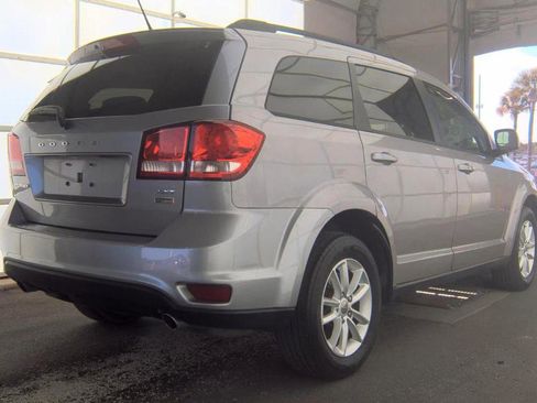 Used 2017 Dodge Journey SXT w/ Comfort/Convenience Group FWD image 4