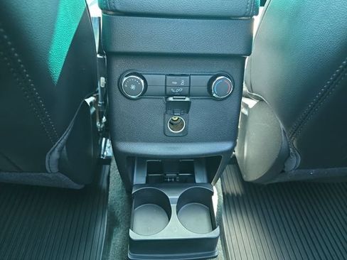 Used 2018 Ford Explorer XLT w/ Equipment Group 202A AWD/4WD image 17