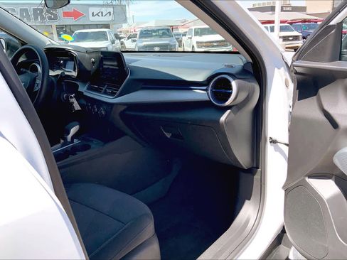 Used 2025 Chevrolet Trax LS image 19