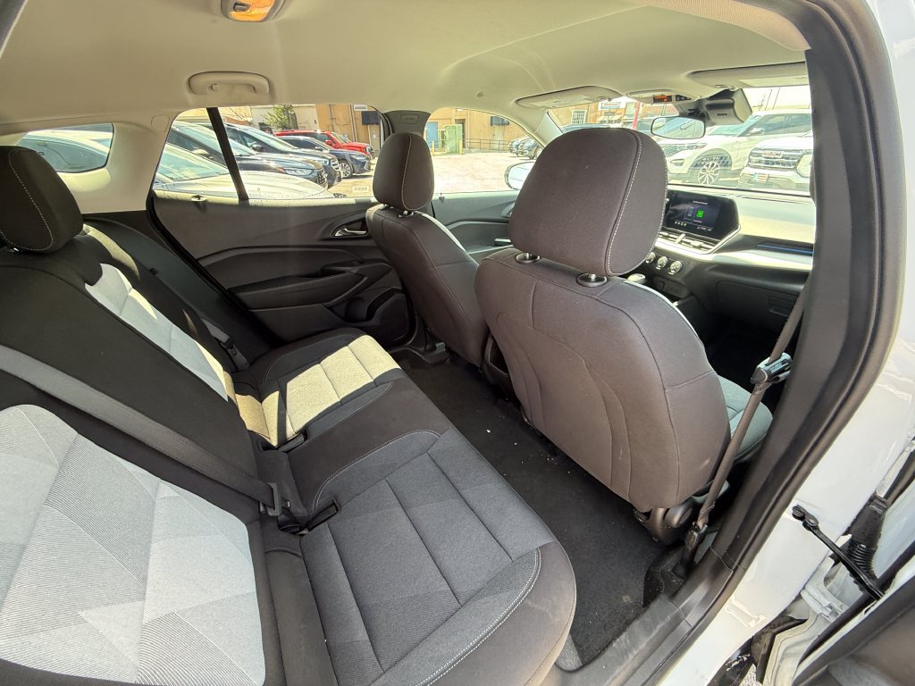 Used 2025 Chevrolet Trax LS FWD image 17