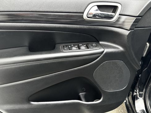 Used 2022 Jeep Grand Cherokee Altitude image 16