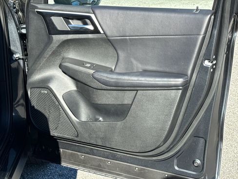 Used 2025 Mitsubishi Outlander SE image 14