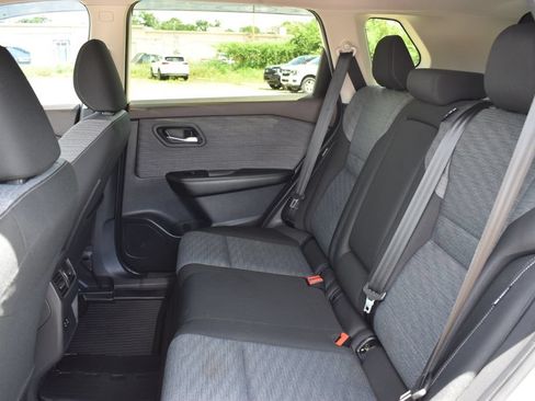 Used 2023 Nissan Rogue SV FWD image 8
