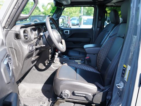 Used 2023 Jeep Gladiator Overland AWD/4WD image 4