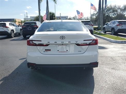 Used 2025 Toyota Camry SE image 9
