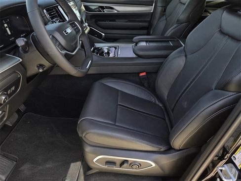 New 2025 Jeep Wagoneer L Series II w/ Premium Group I image 19