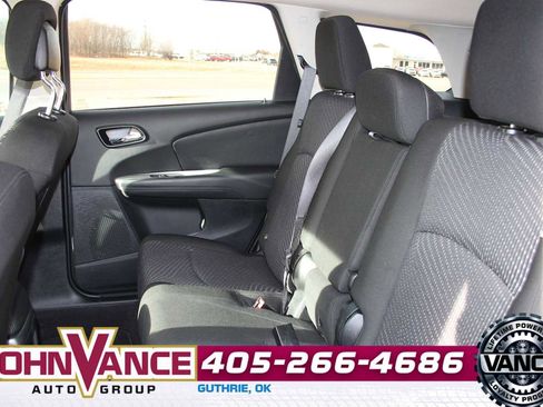 Used 2020 Dodge Journey SE w/ Blacktop Package image 19