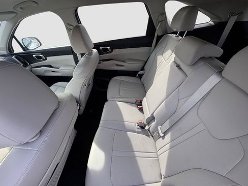 Used 2025 Kia Sorento S FWD image 25