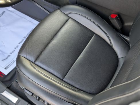 Used 2022 GMC Acadia SLT w/ LPO, Floor Liner Package image 32