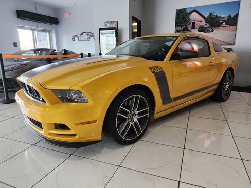 Used 2013 Ford Mustang Boss 302 RWD image 11