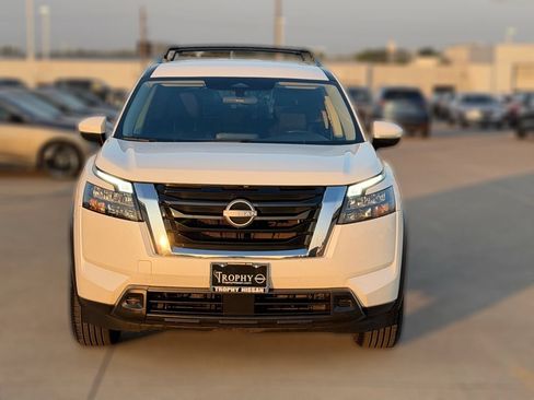 Used 2023 Nissan Pathfinder SV w/ Lighting Package (N92) FWD image 4