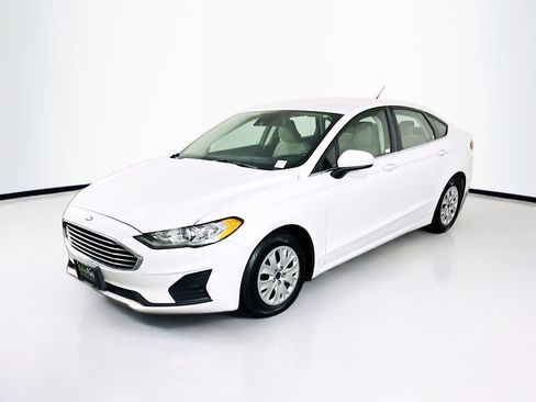 Used 2019 Ford Fusion S image 3