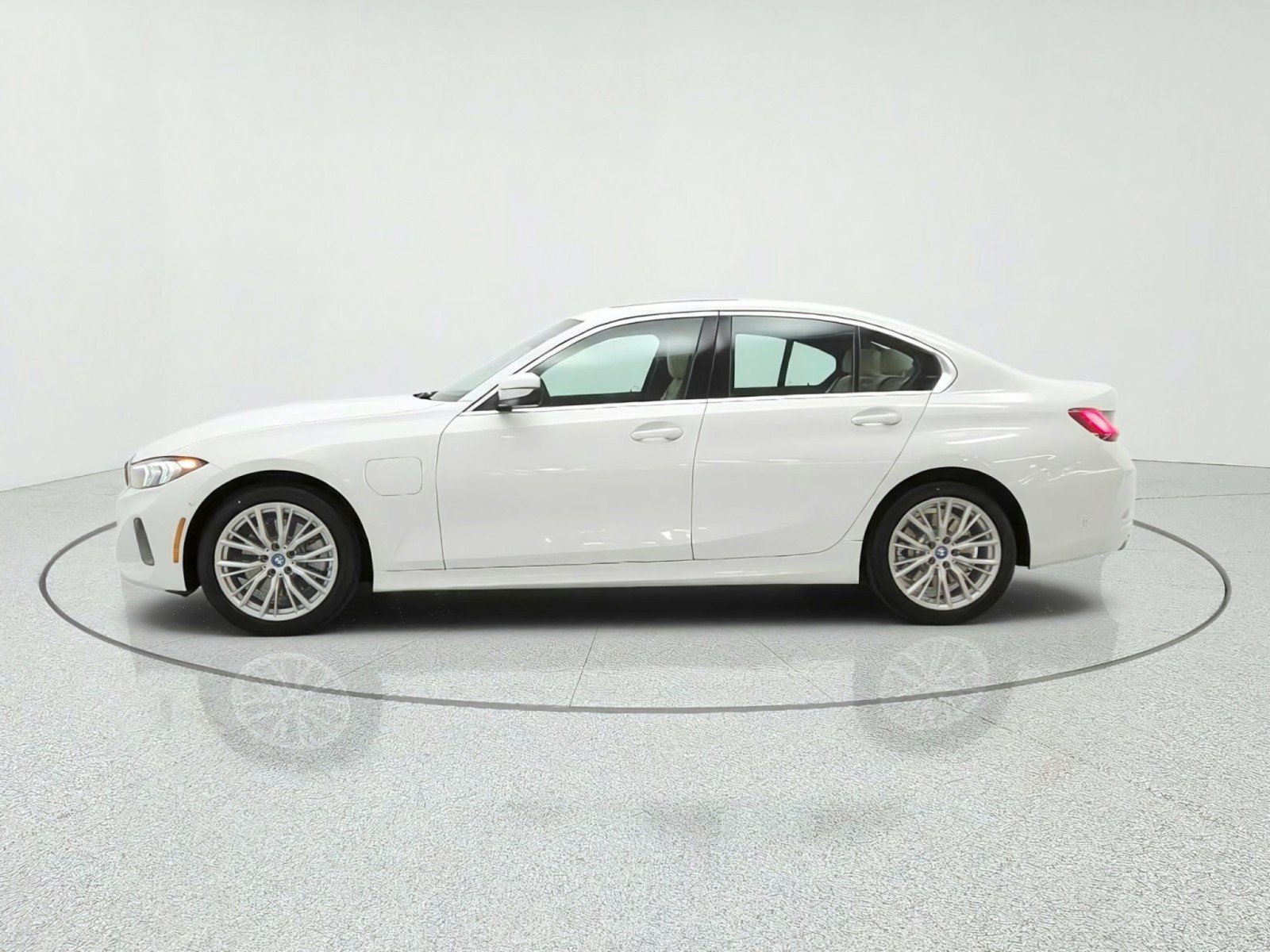 Used 2024 BMW 330e w/ Premium Package RWD image 8