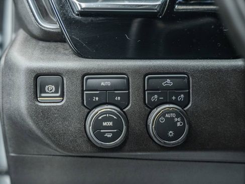 Used 2025 Chevrolet Silverado 1500 LT image 36