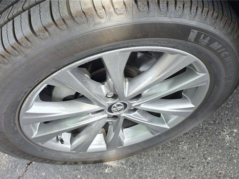 Used 2017 Toyota RAV4 Platinum FWD image 9