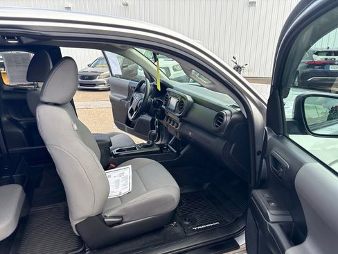 Used 2019 Toyota Tacoma SR w/ SR Convenience Package AWD/4WD image 18