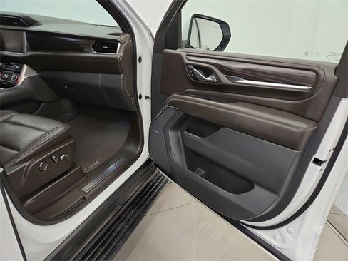 Used 2023 GMC Yukon Denali image 42