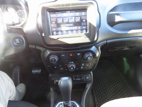 Used 2019 Jeep Renegade Latitude w/ Cold Weather Group image 25