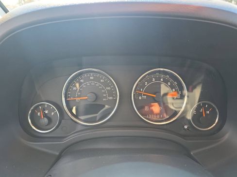 Used 2014 Jeep Compass Latitude FWD image 12
