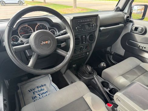 Used 2010 Jeep Wrangler Unlimited Sport image 19