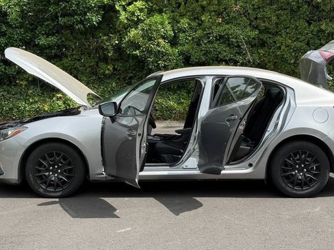 Used 2015 MAZDA MAZDA3 i Sport FWD image 6