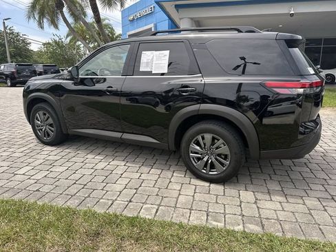 Used 2025 Nissan Pathfinder SV FWD image 35