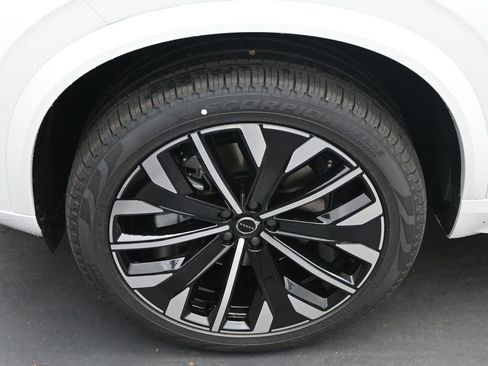 New 2026 Volvo XC90 B6 Ultra image 9